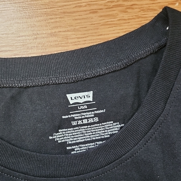 Levi's Men's Black Short Sleeve Tee - Picture 2 of 4